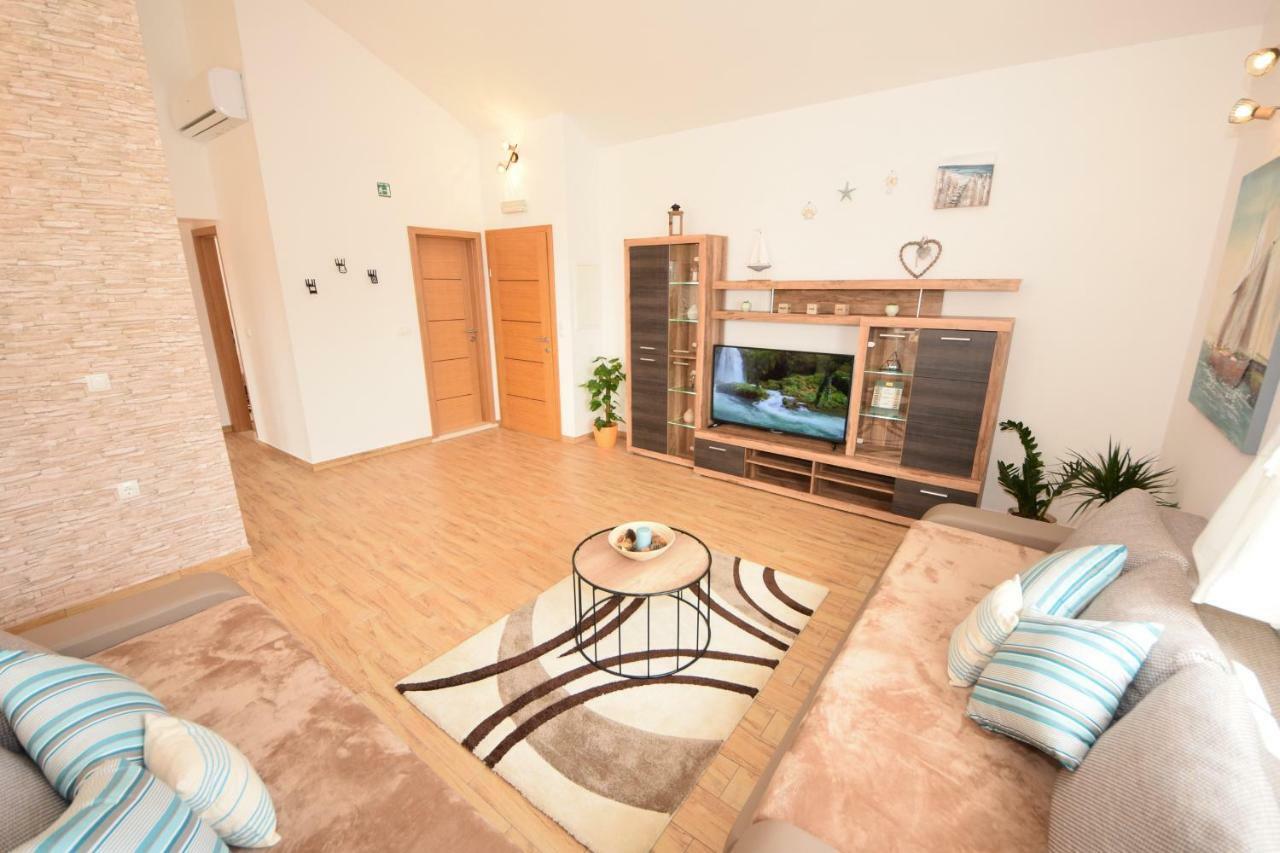 Luxury Penthouse With Jacuzzi In Orebić