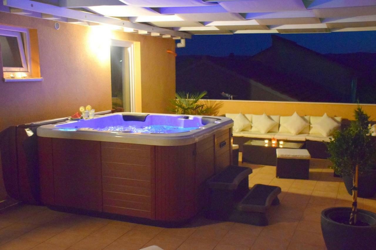 Luxury Penthouse With Jacuzzi In