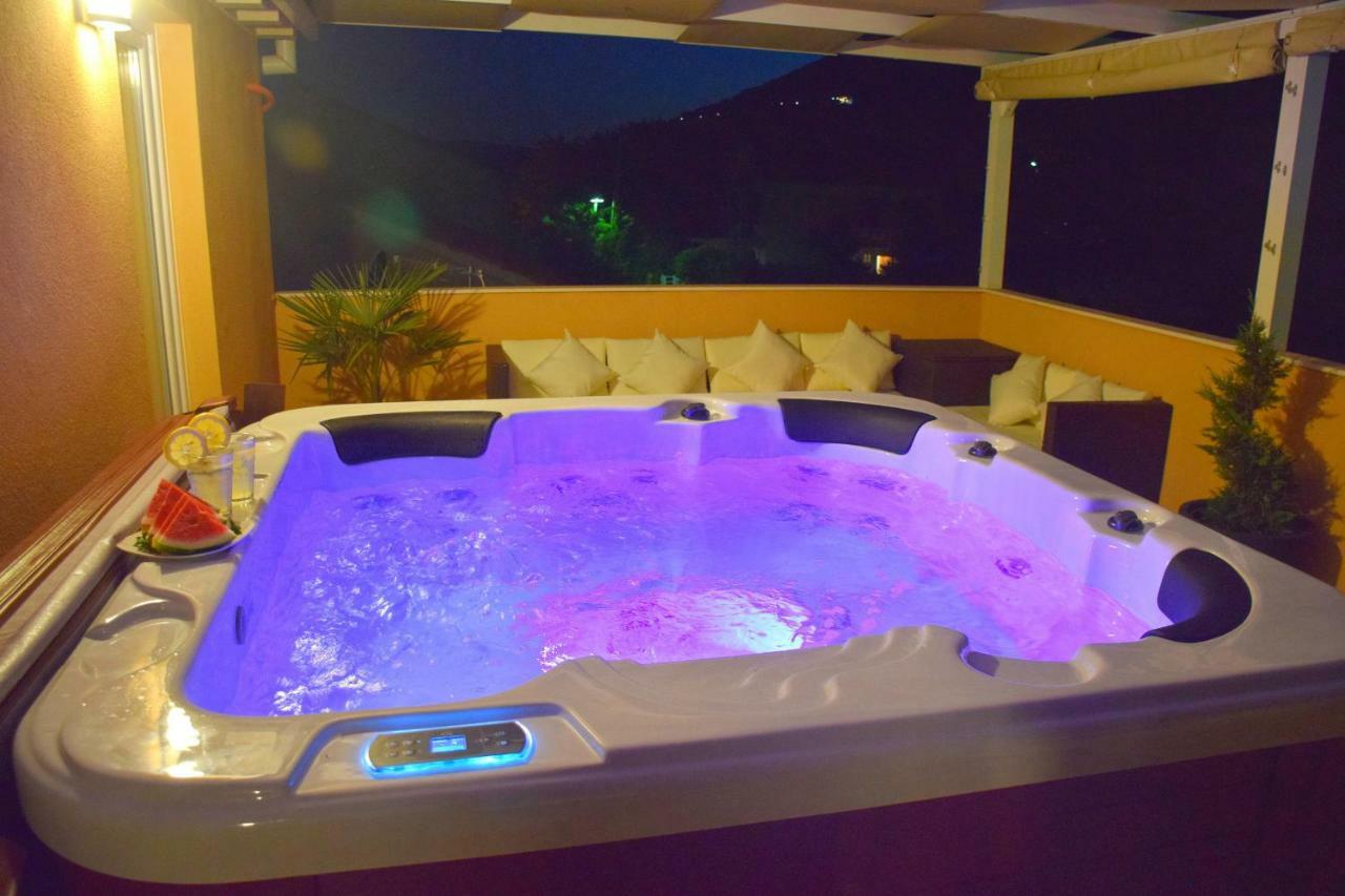 Luxury Penthouse With Jacuzzi In